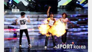 [포토] 타이거 JK-윤미래, 타오르는 무대 ‘핫 뜨거’