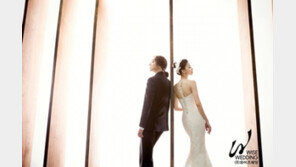 신성원 아나, 장발의 훈남 신랑과 결혼 ‘선남선녀 웨딩화보’