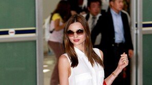 [포토] ‘내한’ 미란다 커, 슈퍼모델의 ‘우월한 미모+몸매’