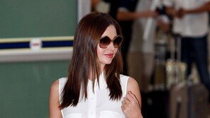 [포토] 미란다 커, 꽃무늬 스커트 ‘화사한 등장’