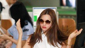 [포토] 미란다 커, 터프하게 머리를 넘기며 ‘훗!’