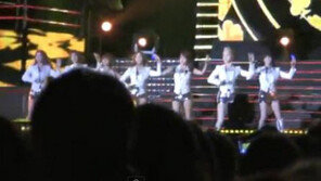 [영상]티아라 텐미닛 굴욕…제주도 공연 10분간 ‘정적’