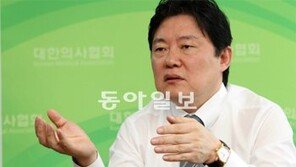 노환규 의협회장 “사망률 80%인 로봇수술 강행하기도”