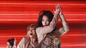 [포토] 카라 강지영, 파격 의상 ‘카리스마 눈빛 폭발’