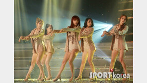 [포토] 카라, 숨 막히는 파격+섹시 공연 ‘아찔해~’