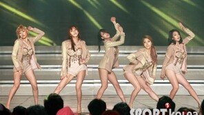 [포토] ‘한류여신’ 카라, 강렬한 섹시 몸짓