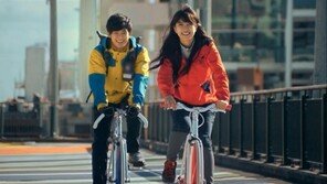  김수현, 수지의 자전거 개인교사로 변신 ‘핑크빛 연인 느낌’ 
