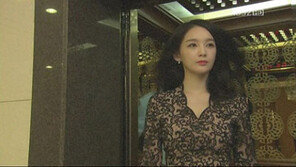 ‘해운대’ 강민경, 착시 원피스 ‘은근 섹시하네’