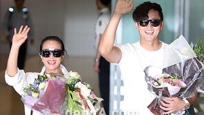 [SD포토] ‘피에타’ 조민수-이정진, 해맑은 살인 미소+손인사