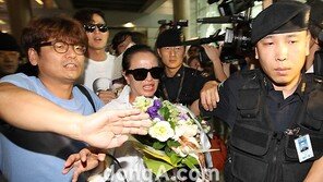 [SD포토] ‘베니스 여신’ 조민수, 소녀시대 뺨치는 인기