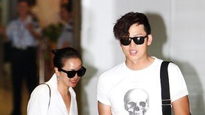 [SD포토] ‘금의환향’ 이정진-조민수, ‘환상적인 선남선녀’