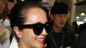 [SD포토] ‘피에타’ 조민수, 소녀시대급 환대에 ‘깜놀’