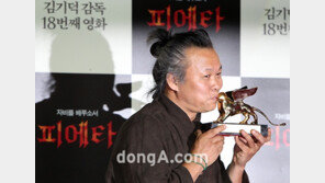 ‘베니스 거장’ 김기덕, “문재인 후보와는 해병대와 공수부대의 관계”