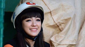 [포토] 롯데 치어리더 김연정, 다소곳 앉아 여신미소 발산