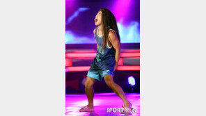 [포토] 유세윤, 넘치는 남성미에 반전…깜찍 핑크 슬리퍼