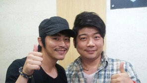  ‘납득이’ 조정석, 살 확 빠진 근황…콧수염까지? ‘너무 달라’   