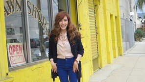  티파니, LA 직찍 사진 ‘늘씬 몸매+반짝반짝 눈웃음’  