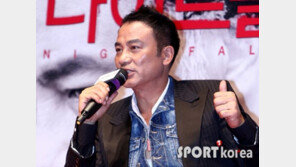 [포토] ‘맵시남’ 임달화, 수트에 청셔츠 매치 센스 돋보여