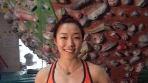 ‘클라이밍 여제’ 김자인, 파리 세계선수권 공동 1위로 예선 통과