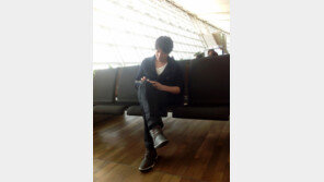 김래원, 우월한 공항패션… ‘보기만 해도 훈훈’