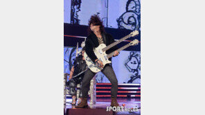 [포토] UV 유세윤, 락커 본능 폭발…느낌은 세계최강