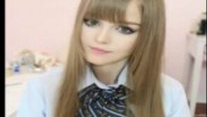 [영상] 세계 4대 인형녀, 다코타 로즈의 인형 화장법