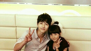 송중기, 김새론에 나쁜 손 포착… ‘여심 질투 폭발할 지경~’