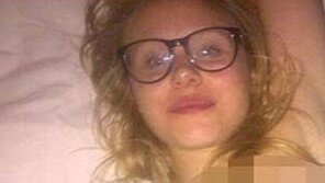 알리슨 필, 상반신 노출 사진 트위터에 올려… “실수로 벌어진 일!”