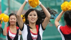 [포토] KIA 치어리더, 한 뼘 치마 입고 ‘통통!’
