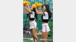 [포토] 치어리더, 아찔한 치마길이로 ‘열혈 응원’