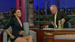 톱스타 에바 롱고리아, 이혼 반년 만에 12살 연하와 ‘열애’