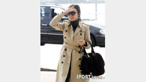 [포토] 전도연, 선글라스 껴도 플래쉬는 눈부셔~