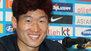 로이터 “‘의리남’ 박지성 두 번이나 테리와 악수 거부”