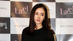 [포토] ‘크리스탈 결혼식’ 황우슬혜, 무심한 듯 시크하게