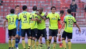 1위 서울·2위 전북 적지서 웃다