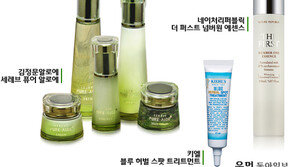 [우먼 동아일보 뷰티 인포] 바캉스 후 지친 피부 달래는 애프터케어 - 수분 공급과 미백이 포인트!