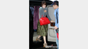 [포토] ‘공항패션’ 손태영, ‘환한 여신 미소 작렬!’