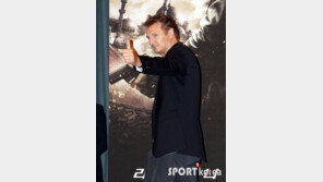 [포토] ‘테이큰2’ 리암 니슨, 엄지 세우며… ‘최고!’