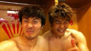 박종우-기성용, 탈의실에서 맨몸 드러내고…