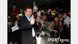 [포토] 리암 니슨, 방한 후 인기 실감 ‘한국이 甲’