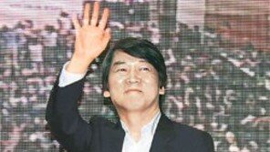 [야권 단일화 전쟁 시작]安, 文 후보확정 바로 다음날 ‘출마선언 예고’ 견제구