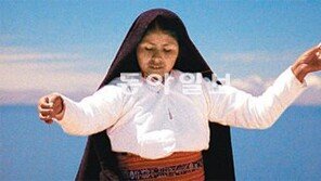 “피터∼”하고 이름을 부르자 그가 천천히 돌아선다 그리고 사라진다