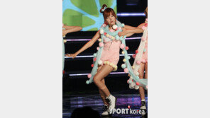 [포토] 레이나, 우월한 기럭지 ‘깜찍함+섹시함’