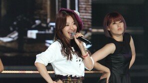 [포토] 송지은, 초미니 스커트 ‘男心 아찔해~’