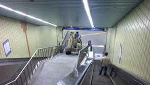 계단 상식 파괴자 ‘충격’… “상식 파괴? 원래 굴착기 이렇다!”