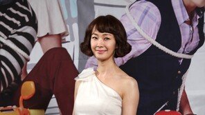 [SD포토] 명세빈, 순백의 소녀처럼 ‘수줍은 미소 작렬!’