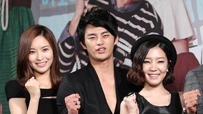 [SD포토] 서인국, 미녀 사이에서 파이팅 ‘계탔네!’