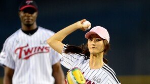 [포토] 이현이, 섹시 시구에 넋 나간 리즈