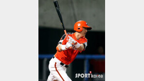 [포토] 장성호, 최연소 2000 안타 달성의 순간!