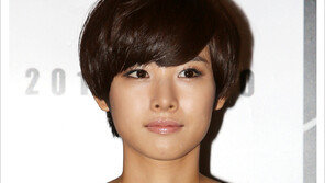 [우먼 동아일보 스타 뷰티] 영화 ‘공모자들’ 조윤희의 그윽한 ‘블랙 스모키 메이크업’ 노하우!